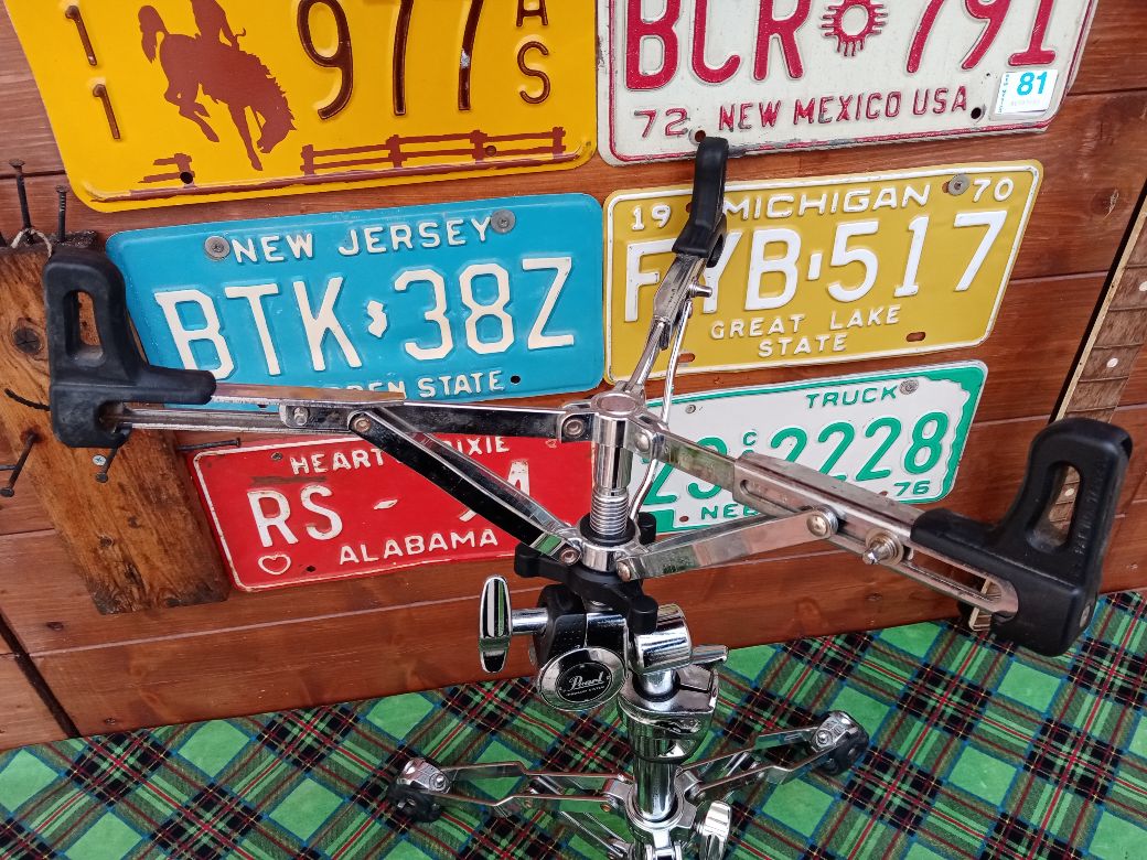 PEARL S1030 snare stand, used.