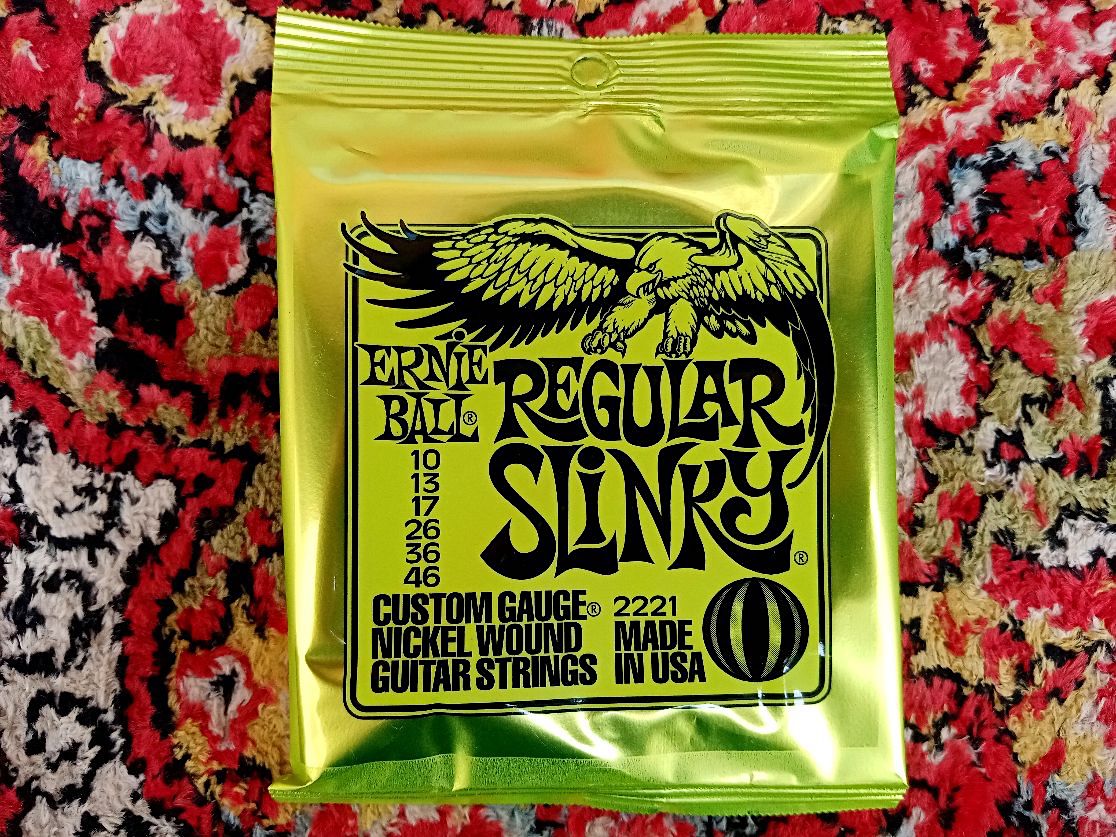 ERNIE BALL Hybrid Slinky.