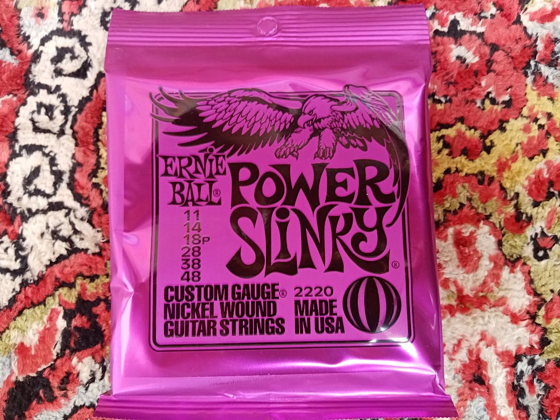 ERNIE BALL Power Slinky.