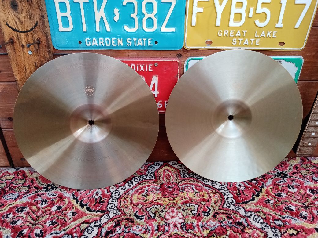 PAISTE Giant Beat 15” hi hat.