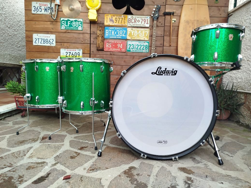LUDWIG Classic Maple 26", 13", 16", 18" Green Sparkle. Usata.