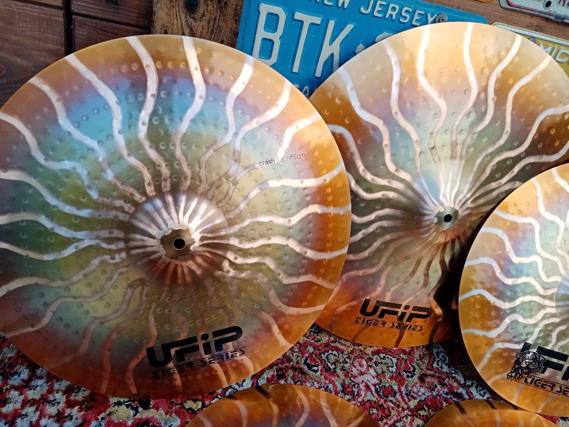 UFIP Tiger Set 14" Hi Hat, 16" e 18" Crash, 20" Ride.