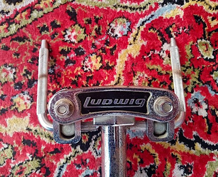 LUDWIG 781 tom holder, P1610 bass drum mount.