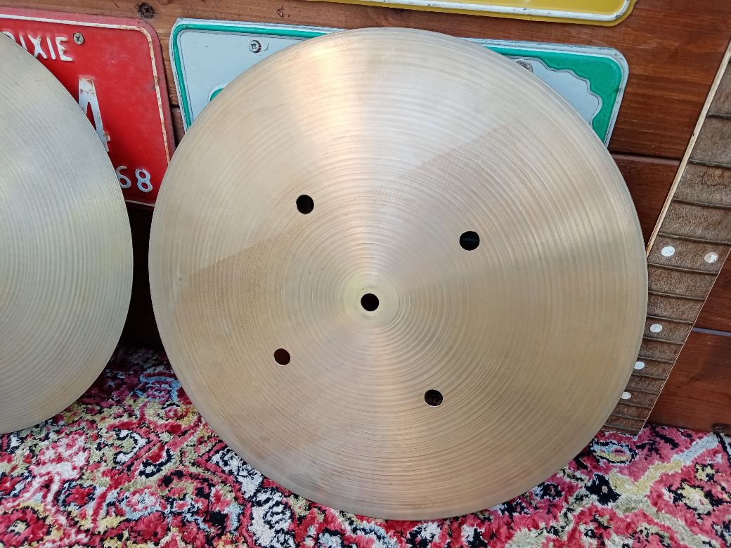 ZILDJIAN A 14” Quick Beat Hi Hat 1970s. (C24\6)