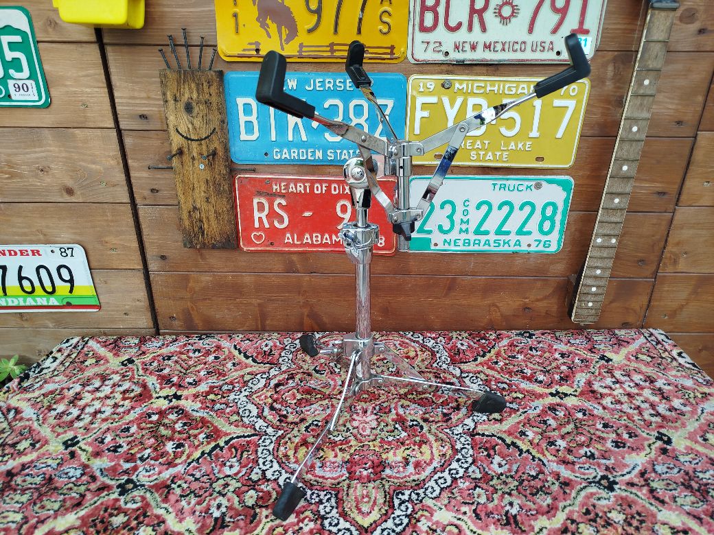 GIBRALTAR 8706 used snare drum stand.