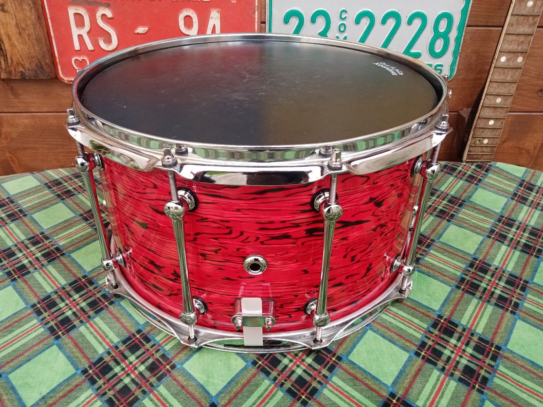 KELLER Maple shell 14”x8” Red Strata, used.