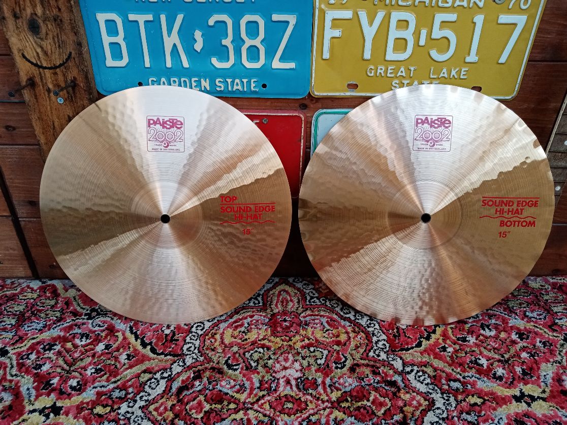 PAISTE 2002 15" Sound Edge hi hat.