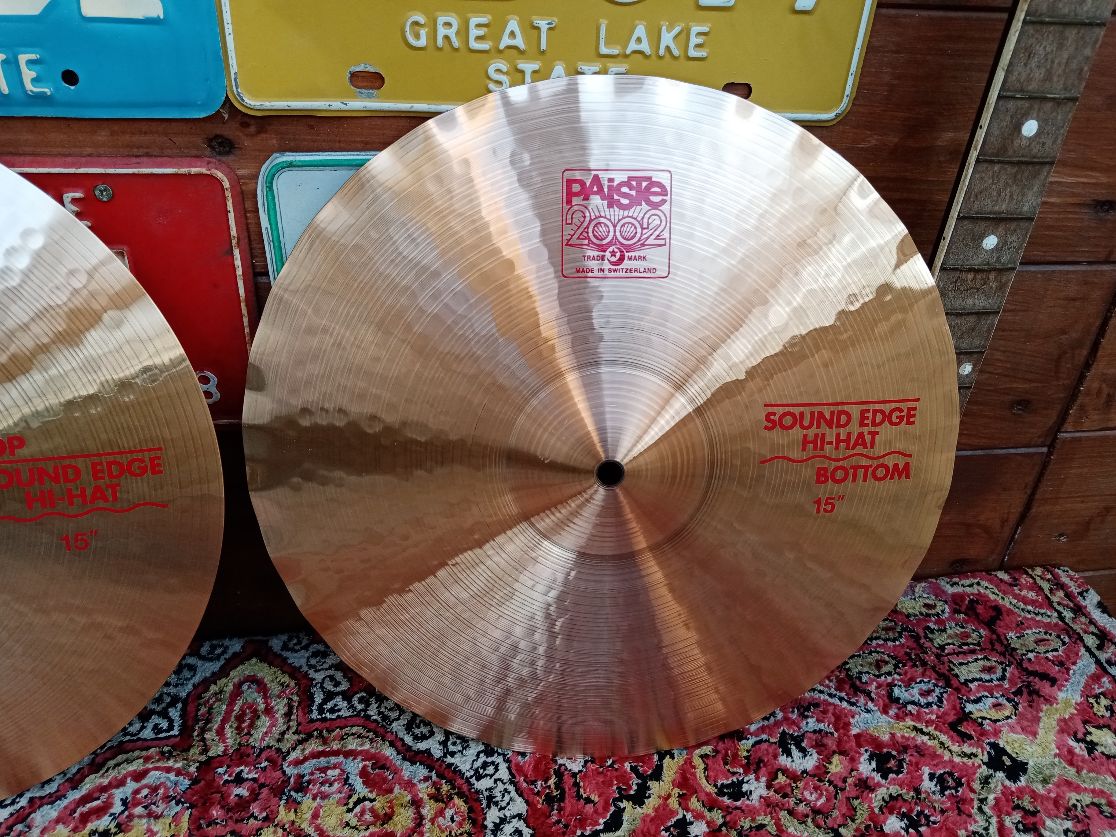 PAISTE 2002 15" Sound Edge hi hat.