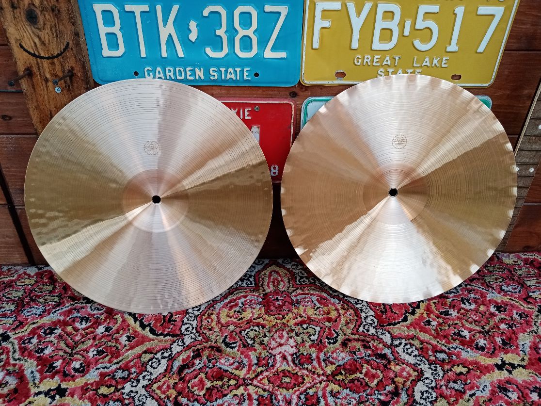 PAISTE 2002 15" Sound Edge hi hat.