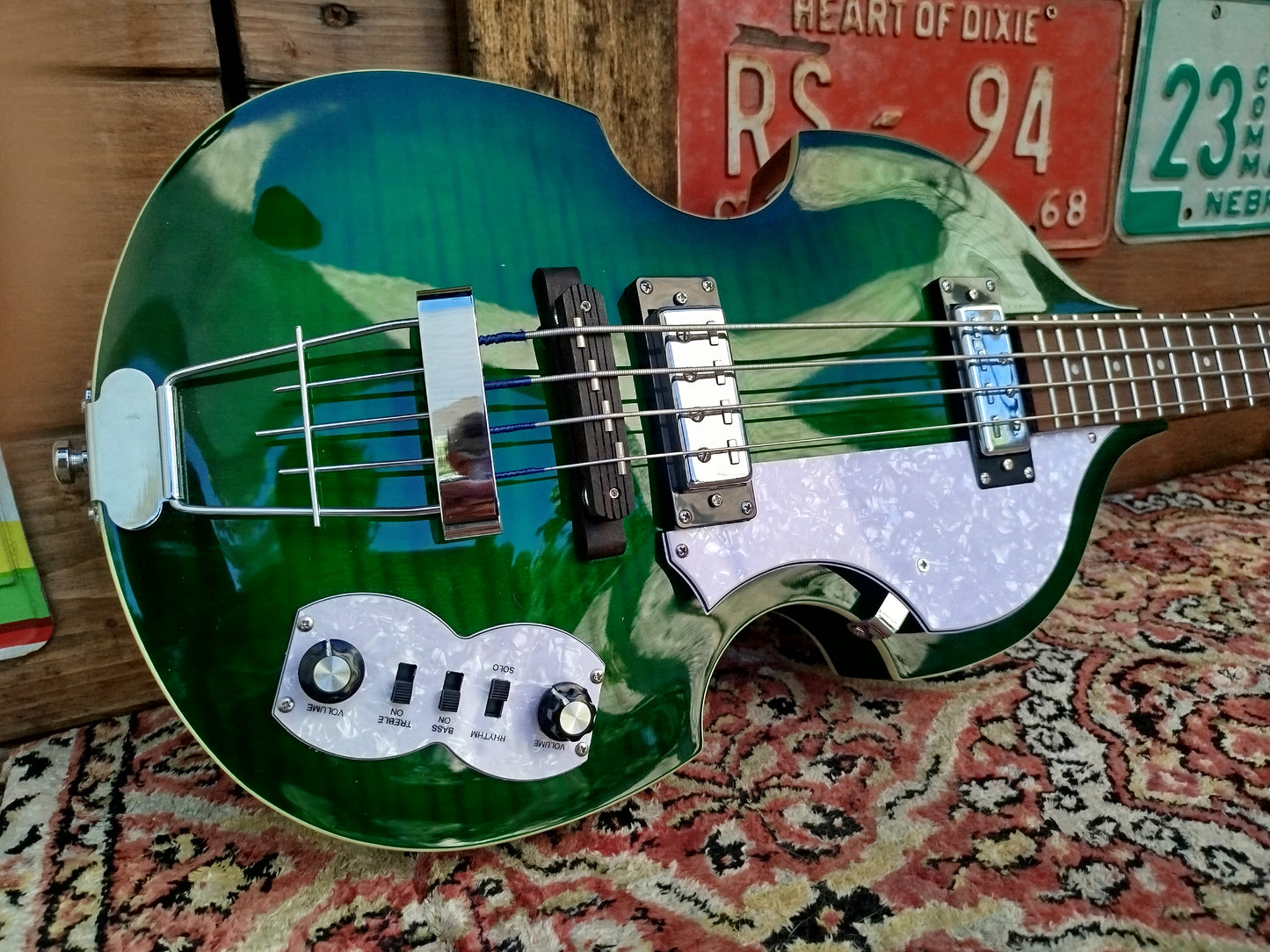 KYLIN Violin Bass, Greenburst.