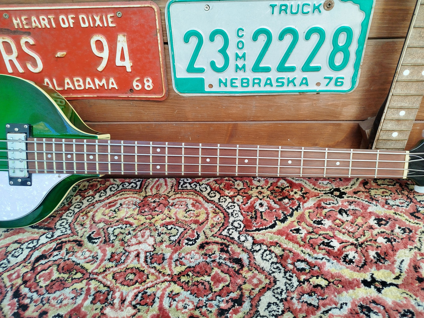 KYLIN Violin Bass, Greenburst.