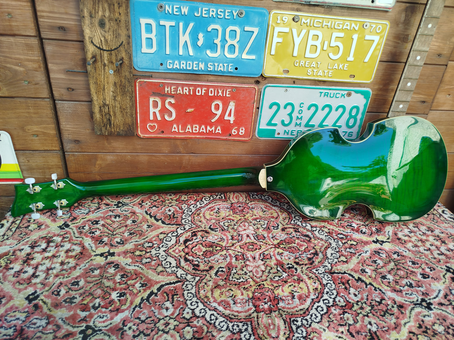KYLIN Violin Bass, Greenburst.