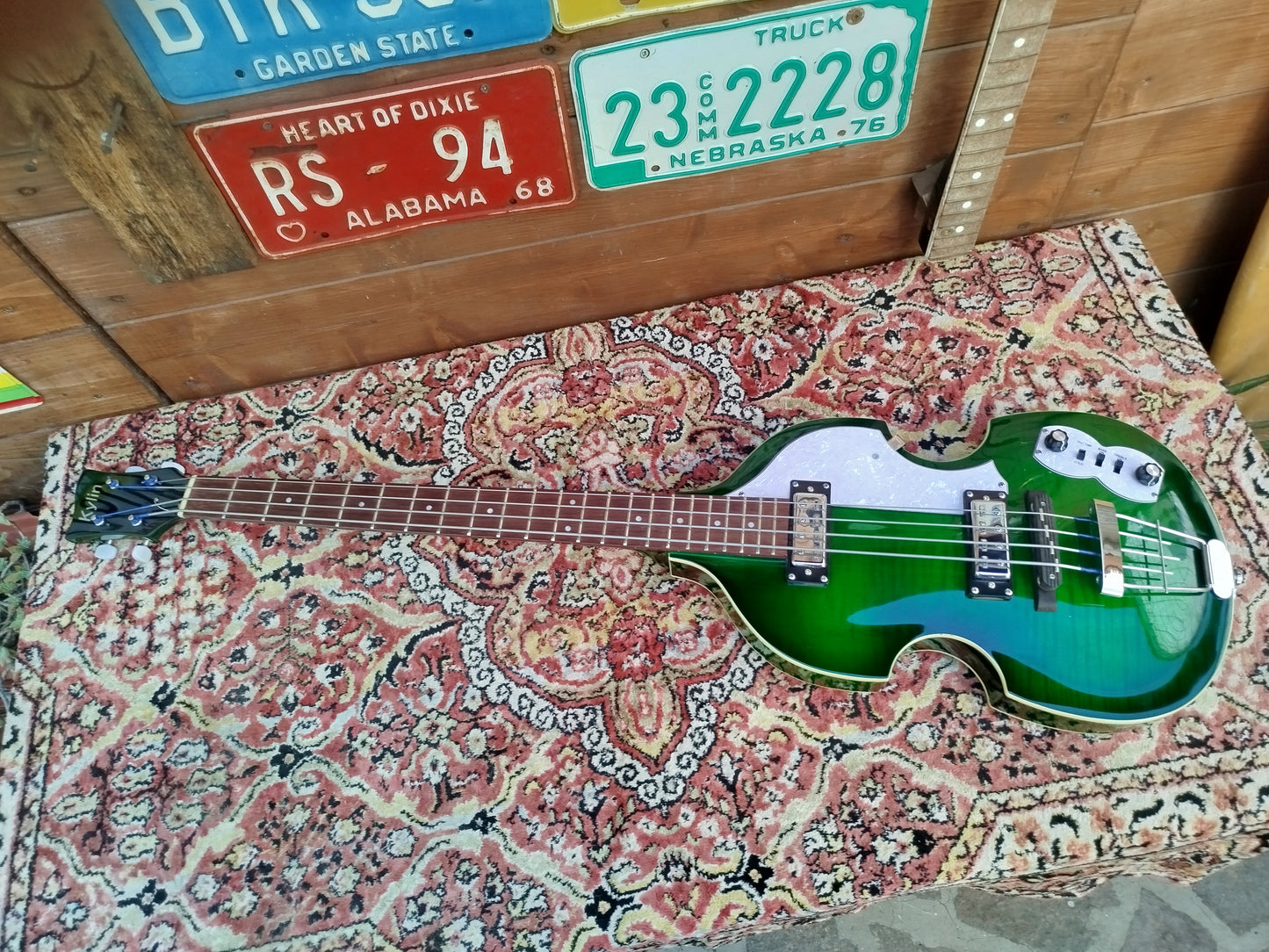 KYLIN Violin Bass, Greenburst.