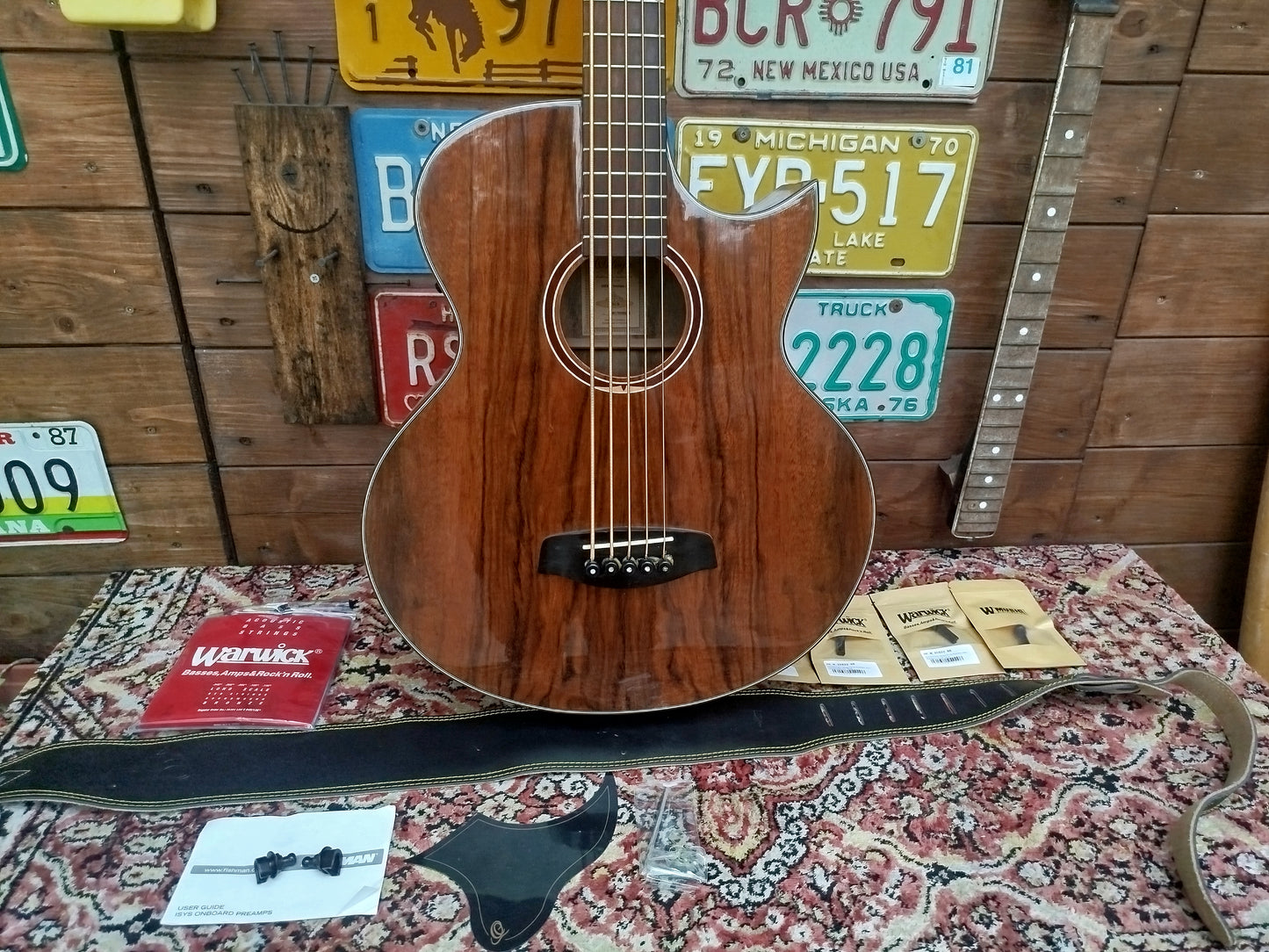 ORTEGA D3C-5 acoustic bass, usato.