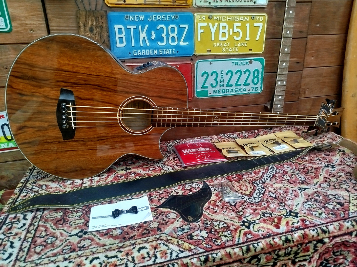 ORTEGA D3C-5 acoustic bass, usato.