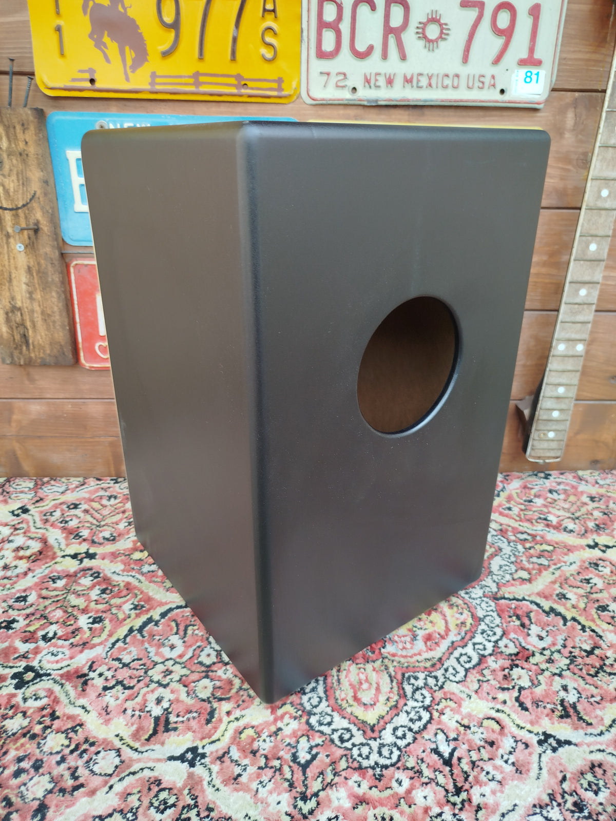 GIARA by Duende cajon Ziricote Green.