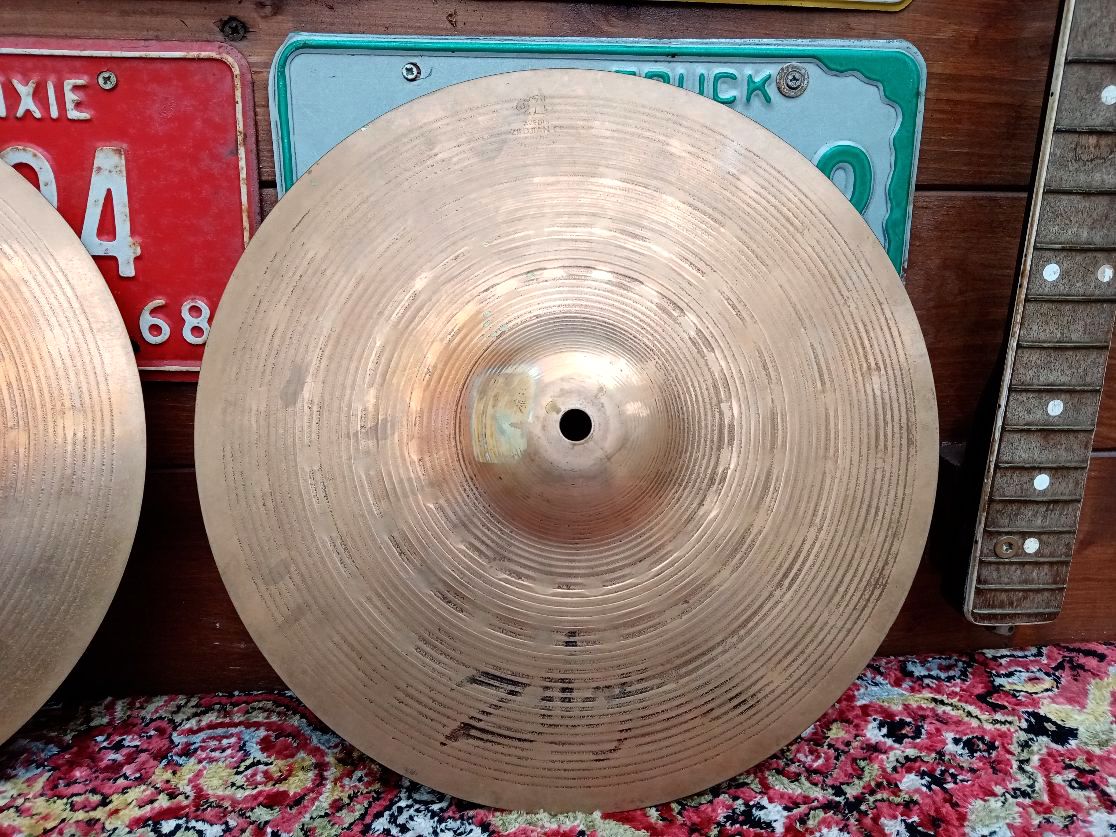 ZILDJIAN ZBT 13" hi hat, used.