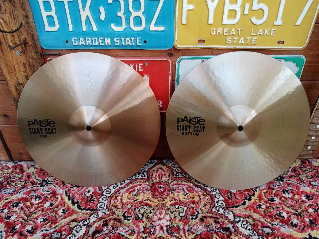 PAISTE Giant Beat 14” hi hat.