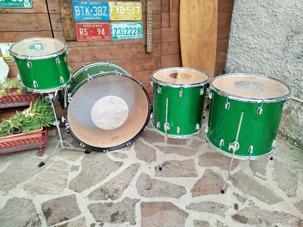 LUDWIG Classic Maple 26", 13", 16", 18" Green Sparkle. Usata.
