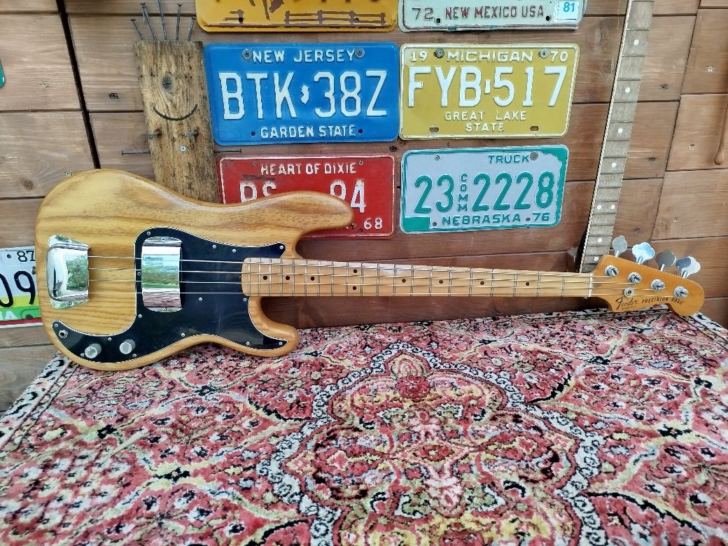 FENDER Precision 1978.