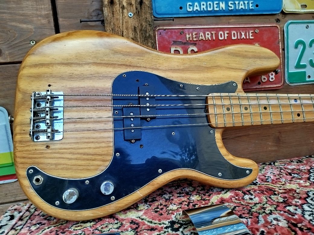 FENDER Precision 1978.