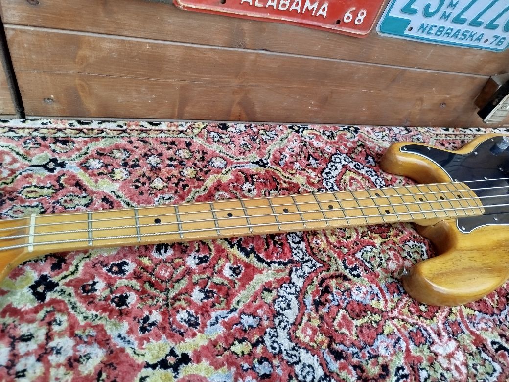 FENDER Precision 1978.