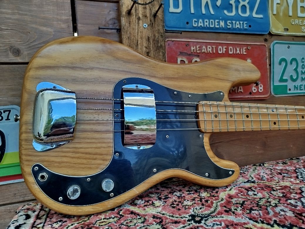 FENDER Precision 1978.
