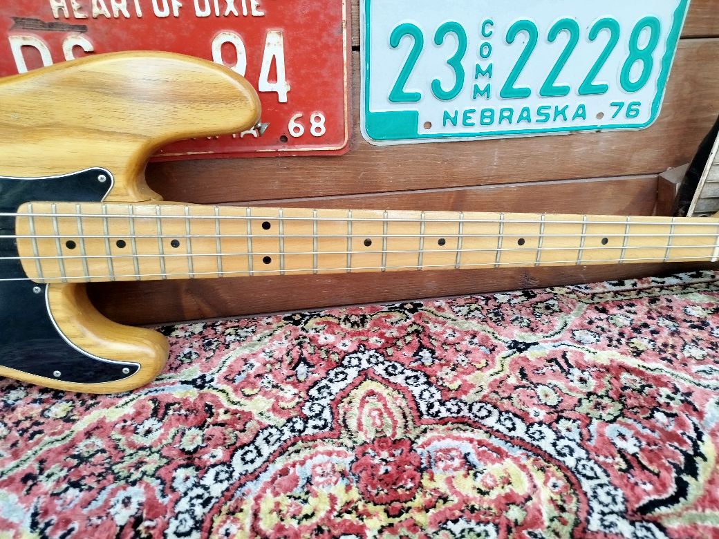 FENDER Precision 1978.
