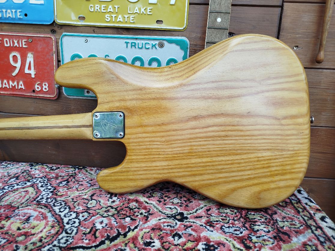 FENDER Precision 1978.