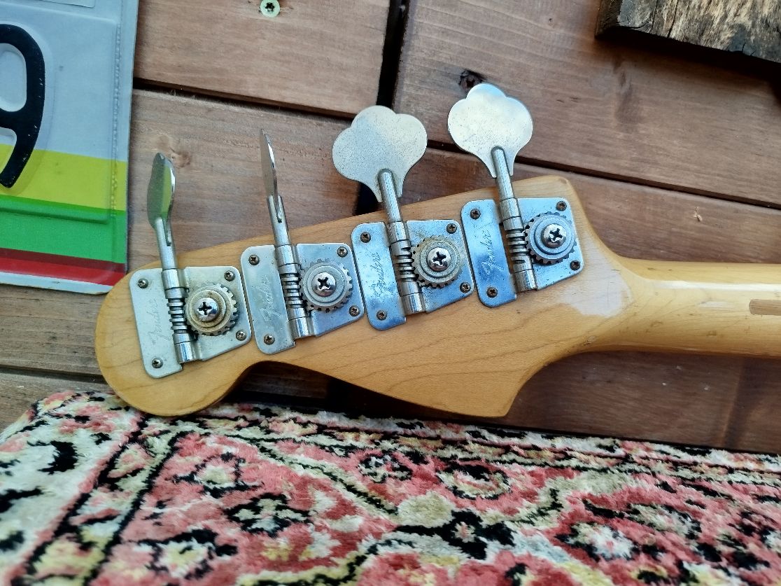 FENDER Precision 1978.