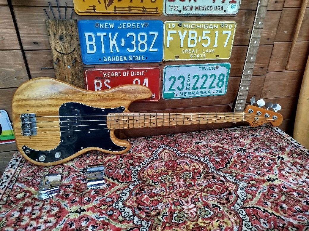 FENDER Precision 1978.